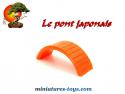 Le petit pont orange du jardin japonais miniature vintage