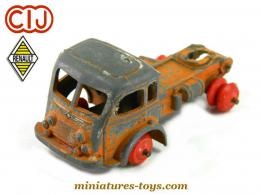 Le camion Renault 120 cv Fainéant miniature de Cij France au 1/50e