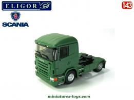 Le tracteur Scania R420 vert armée en miniature par Eligor au 1/43e