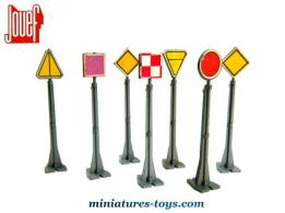 Le lot de 7 signaux mécaniques de voies en miniatures de Jouef au H0 HO