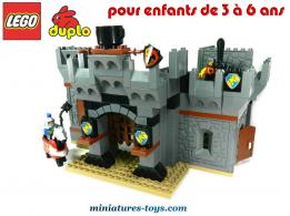 Le château fort moyenâgeux a construire de Lego Duplo pour enfant de 3 à 6 ans