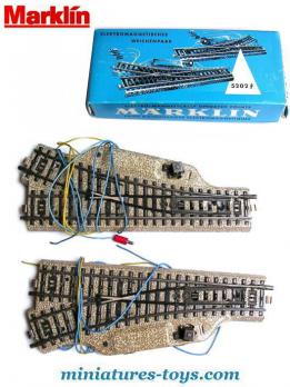 Les 2 aiguillages ferroviaires en métal pour trains Marklin au HO