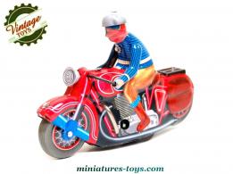 La moto miniature en métal réalisée a la façon d'un jouet ancien