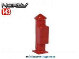 La borne d'incendie rouge en miniature par Norev au 1/43e