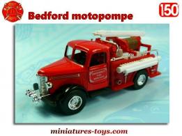 Un camion Bedford motopompe des pompiers américain miniature au 1/50e