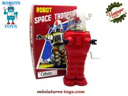 Le robot rouge en métal Space Trooper de style ancien du film Planète interdite