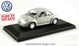 La voiture Volkswagen New Beetle gris métal en miniature au 1/43e