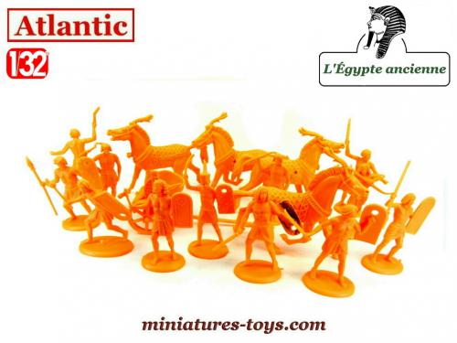 Lot De 8 Soldats Militaires Atlantic - Échelle 1:32 (60mm) - Plastique à Peindre - Occasion