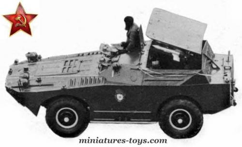 BTR 40 lance roquettes roues escamotables 1970' kaki foncé SOLIDO militaire