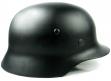 Une réédition du casque allemand modèle 1935 noir de la Waffen SS