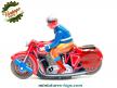 La moto miniature en métal réalisée a la façon d'un jouet ancien