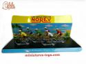 Un lot de 6 cyclistes miniatures en plastique par Cofalu au 1/32e