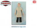 La figurine de l'homme a imperméable gris en miniature métal au 1/43e