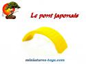 Le petit pont jaune du jardin japonais miniature vintage