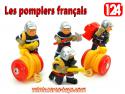 Un ensemble de 4 figurines de Pompiers français en plastique au 1/24e
