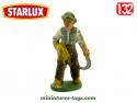 Un fermier en figurine plastique de la ferme par Starlux au 1/32e