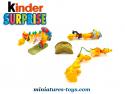 Un ensemble de 4 Super Girafes en figurines plastique par Ferrero Kinder Surprise