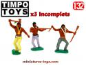 Un lot de 3 indiens en figurines plastique Timpo Britain au 1/32e incomplets