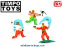 Les 3 Cow-boys et Indiens en figurines plastique par Timpo Toys au 1/32e
