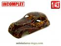 La voiture miniature en tôle de marque inconnue incomplète au 1/43e