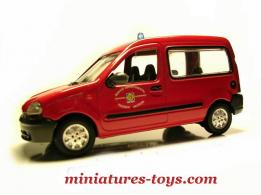 Le Renault Kangoo vitré pompiers en miniature par Solido au 1/43e sous blister