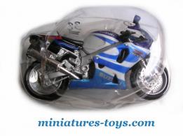 La moto miniature Suzuki GSX R750 au 1/18ème de Maisto...