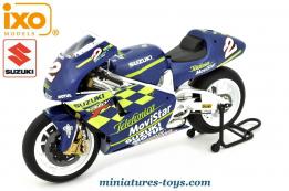 La moto Suzuki RGV 500 de Kenny Roberts en miniature par Ixo Models au 1/12e