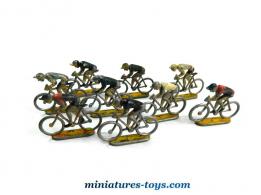 Un lot de 9 cyclistes miniatures en métal par Aludo au 1/38e années 1950 1960