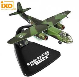 Le bombardier allemand Arado 234B Blitz en miniature d'Ixo Models au 1/144e