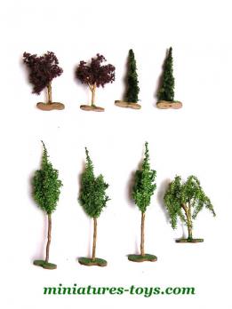 Un ensemble de 8 arbres miniatures au H0 HO 1/87e