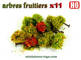 Un ensemble de 11 arbres fruitiers miniatures au H0 HO 1/87e