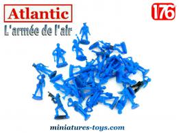 Un lot de 27 figurines de l'armée de l'air par Atlantic au 1/76e