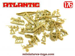Un lot de 38 figurines de Sioux et Davy Crockett Atlantic en miniatures 1/76e