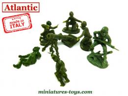 Un lot de 6 figurines Atlantic de soldats italiens avec mortier au 1/32e