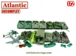 Un lot de 19 véhicules militaires miniatures Atlantic incomplets au 1/72e
