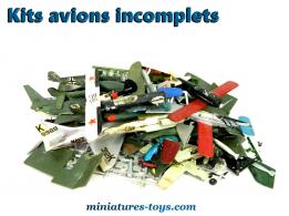 Un lot de 12 kits d'avions plus pièces au 1/72e incomplets et en loose