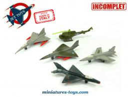 Un lot de 5 avions miniatures en métal incomplets au 1/150e