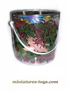 Un maxi lot de 225 soldats et accessoires militaires en plastique au 1/35e