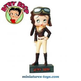 La figurine résine de Betty Boop en aviatrice