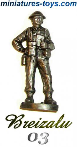 Soldat anglais au repos  WW II  au 1/32ème moulé en métal par Breizalu