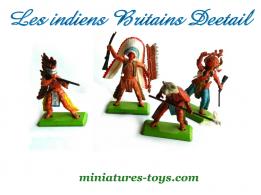 Un ensemble de 4 figurines d'Indiens du Far West par Britains au 1/35e