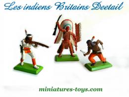 Un ensemble de 3 figurines d'Indiens du Far West par Britains au 1/35e