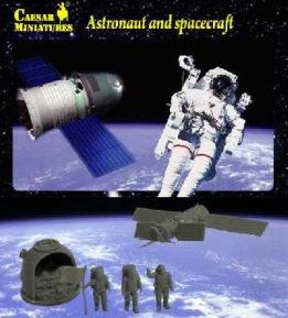 Un ensemble figurines d'astronautes et vaisseaux spatiaux miniatures au 1/72e