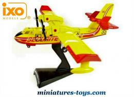 Le Canadair CL 415 avion bombardier d'eau miniature Ixo models au 1/160e