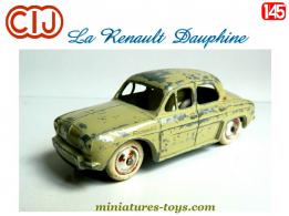 La Renault  Dauphine modèle 1956 verte en miniature de CIJ au 1/45e