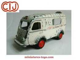 L'ambulance municipale Renault 1000 kg miniature de CIJ au 1/45e incomplète