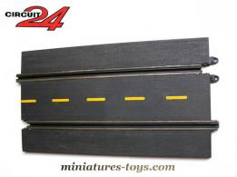 Un lot de 5 rails droits A3 pour circuits routiers de la marque Circuit 24