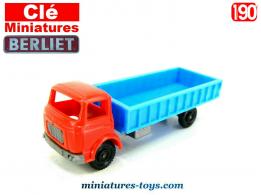 Le camion Berliet GAK plateau en miniature par Clé au 1/90e 