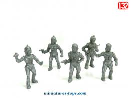 Un lot de 5 Spaces Commandos en figurines plastique gris au 1/32e