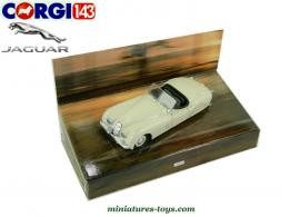 La Jaguar XK 120 open top en miniature de Corgi Toys England au 1/43e